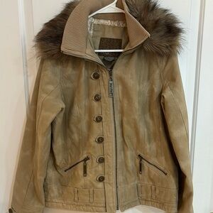 BKE Jacket Tan w camo like design Sz large NWOT removable fur collar